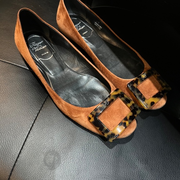 SOLD Roger Vivier Suede Flats - Picture 5 of 7